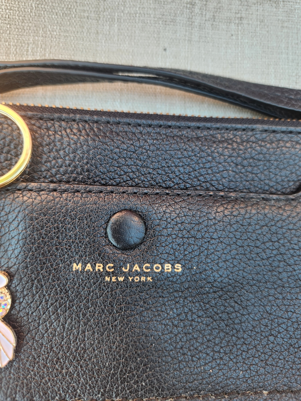 Marc Jacobs Black Soft Pebbled Leather Zip Wristlet w Owl Charm Keyring Like New - Picture 2 of 8